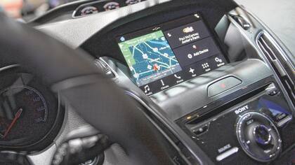Los fabricantes tradicionales se demoran en incorporar rápidamente a sus modelos los sistemas de ‘infotainment’. En la foto, el Sync 3, de Ford.