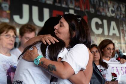 Los familiares de las víctimas de la tragedia de Once, durante el acto por el tercer aniversario