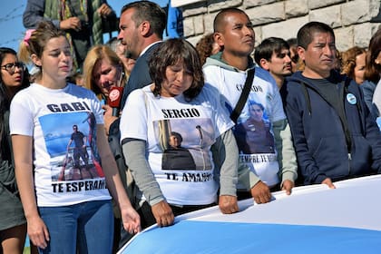 Los familiares de los marinos en la base de Mar del Plata en 2018