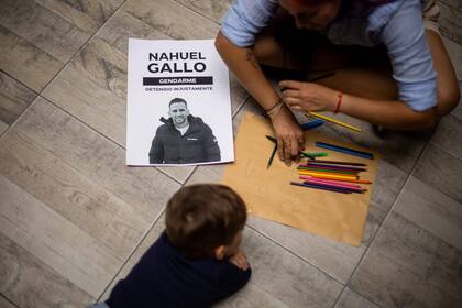 Los familiares de Nahuel Gallo esperan su liberación
