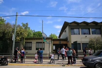 Los familiares denuncian que el menor habría recibido un golpe en el pecho
