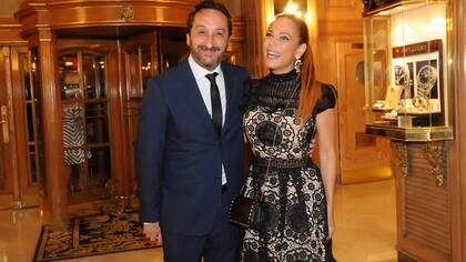 Iliana Calabró llegó con su novio a la gala