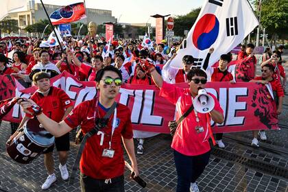 Los fanáticos de Corea del Sur, ilusionados con poder avanzar a la próxima ronda