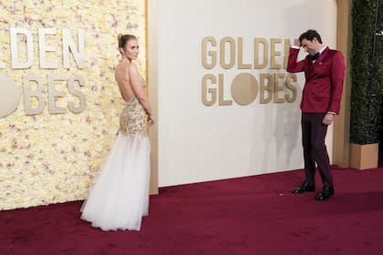 Los fanáticos de Emily Blunt debatieron sobre el tenso cruce que la actriz tuvo con su marido, John Krasinski, en la alfombra roja de los Globo de Oro 