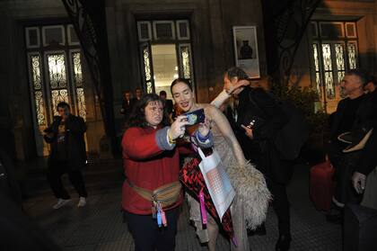 Los fanáticos de la artista uruguaya no dudaron en aprovechar la oportunidad de acercarse