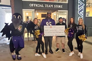 Compraron estos billetes de lotería para seguir a los Baltimore Ravens y ganaron un increíble premio