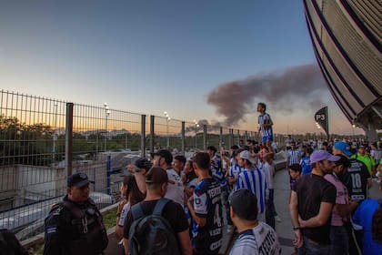Los fanáticos de Monterrey e Inter Miami esperan el arribo de los equipos en el estadio de los Rayados