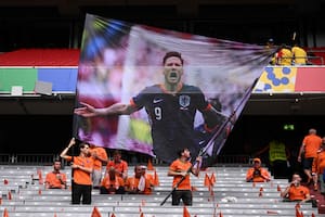 En el Allianz Arena, Países Bajos y Rumania en un duelo caliente por los octavos de final