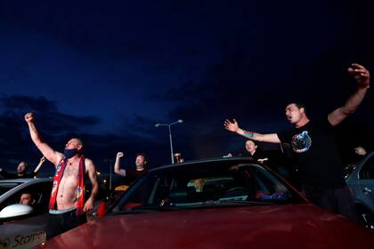 Los fanáticos de Viktoria Plzen y la mayoría respetó la distancia social.