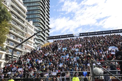Los fanáticos disfrutaron de la primera pasada de Colapinto