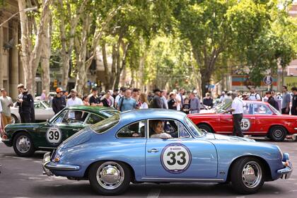 Los fanáticos se congregaron para ver la carrera