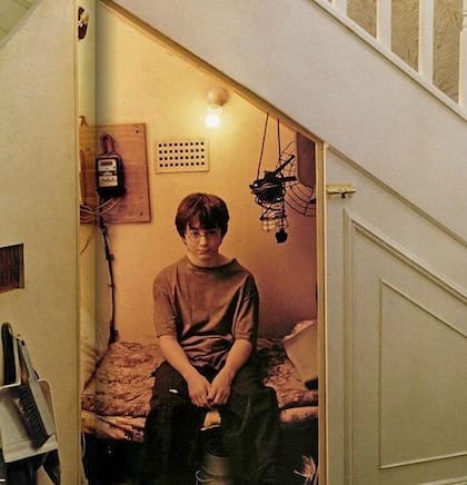 Los fans golpean constantemente las puertas de la casa con el objetivo de conocer el armario donde Harry dormía