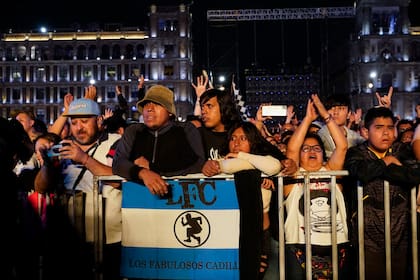 Los fans mexicanos de de Los Fabulosos Cadillacs se dieron cita en el Zócalo