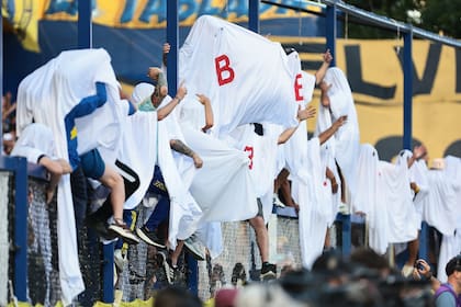 Los fantasmas que aparecieron en la popular norte hicieron que el Comité de Seguridad del Fútbol sancione a Boca