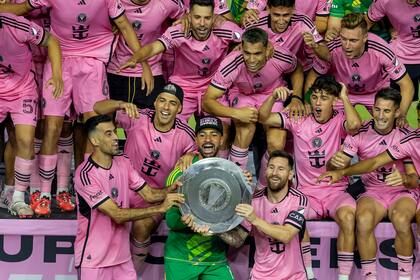 Los festejos de Messi con Inter Miami luego de ganar el Supporters' Shield, derrotando al New England Revolution en Fort Lauderdale, en octubre de 2024
