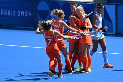 Los festejos de Países Bajos tras el gol de Luna Noa Fokke, en la goleada por 3 a 0 de las europeas