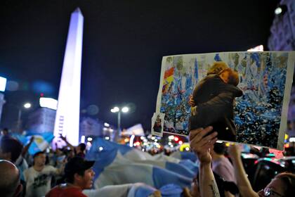 Los festejos en el Obelisco por el triunfo de la fórmula presidencial de Alberto Fernández y Cristina Kirchner