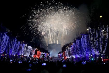 Los festejos en París se concentraron en el Arco del Triunfo