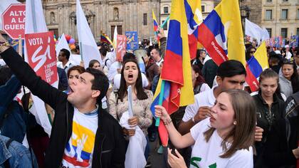 Los festejos por la paz en la plaza Bolívar de Bogotá