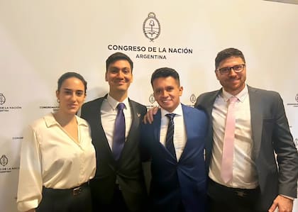"Los fieles" en el Congreso la noche de la asamblea legislativa