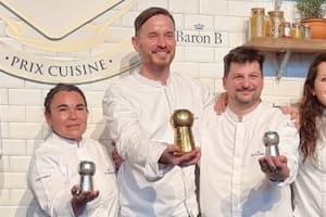 Los finalistas en el escenario del Faena Art Center