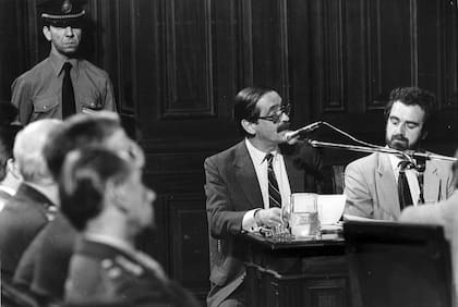 Strassera y Moreno Ocampo, durante los alegatos