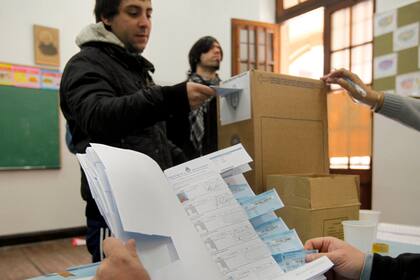 La fiscalización excede el trabajo durante el horario de votación y se extiende hasta la transmisión de los datos
