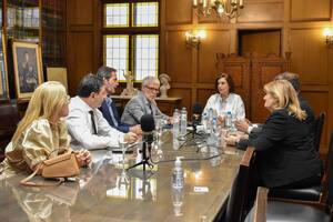 Los fiscales Susana Pernas, Fernando Arrigo, Marcelo Varona , Walter Fernández, Fabiana León, Paula Asaro y Ricardo Saénz, representantes de las asociaciones de fiscales