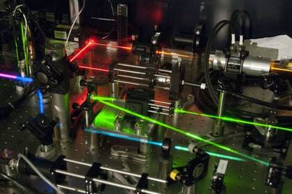 Los físicos estudian la luz valiéndose de poderosos microscopios