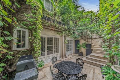 Los fondos de las propiedades de la zona se distinguen por el verde