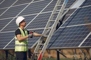 Hochul destina US$5 millones a programas de empleo de energía limpia