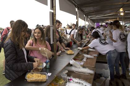 Los foodtrucks de Lollapalooza, siempre llenos