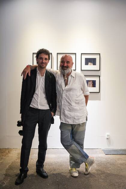 Los fotógrafos Gastón “Gato” Suaya y Chino Zavalía en Cosmocosa