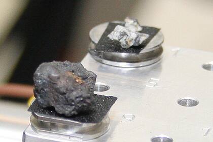 Los fragmentos son investigados por las autoridades científicas