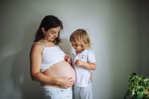 La curiosa medida de Francia para revertir la caída de la natalidad, el fenómeno que también afecta a la Argentina