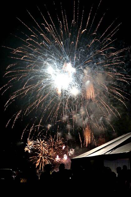 Los fuegos artificiales en la fiesta de Luis Suárez y Sofía Balbi