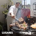 El cocinero que sirve paella de asado banderita y otras reversiones creativas