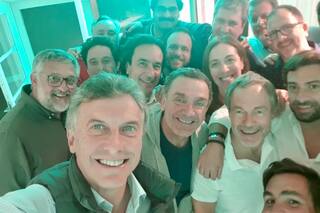 Con visita sorpresa de Macri, finalizó el retiro de Vidal y su gabinete