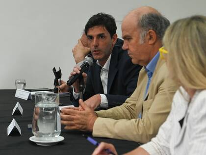 Los funcionarios respondieron inquietudes