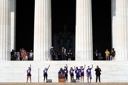 Los fundadores de Freedom March NYC asisten a la protesta contra la violencia policial, hoy en Washington