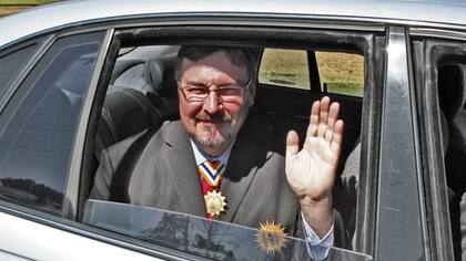 Los fundadores de micronaciones como Cruickshank buscan desafiar la noción de Estado nacional demostrando cuán artificiales son