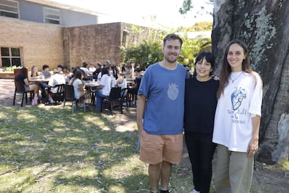 Los fundadores de Proyecto Ánkyra, Joaquín Vilar del Valle, Juliana Simonetta y Camila Caballero