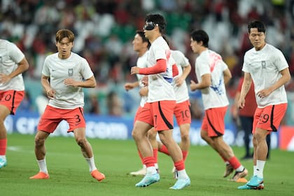Los futbolistas coreanos se mueven en la previa de un choque muy importante para sus aspiraciones
