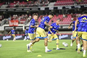 Con un cambio obligado en el ataque, Boca visita a Estudiantes, que recibió el pasillo de campeón