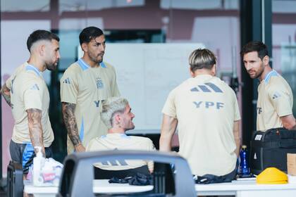 Los futbolistas de la selección argentina en el gimnasio