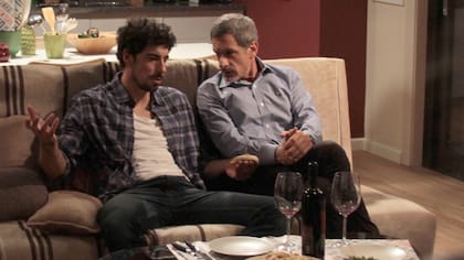 Los galanes de Educando a Nina, durante la grabación de la tira