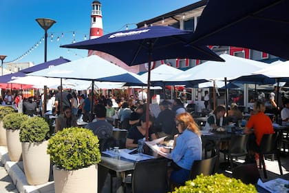 Los gastronómicos, como los restaurantes del centro comercial del puerto, también tuvieron un pico de clientes