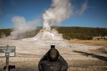 Los géiseres se encuentran justo afuera de la caldera volcánica más grande y dinámica del país, pero no se han producido erupciones importantes en los últimos 70.000 años