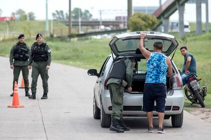 Los gendarmes no solo informarán sobre las medidas de prevención, sino que también se podrá tomar la fiebre a los ocupantes de cada vehículo