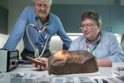 Los géologos del museo de Melbourne se emocionaron al descubrir que había llegado un meteorito a su lugar de trabajo